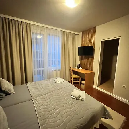 Πανσιόν Zasheva Kushta 3*